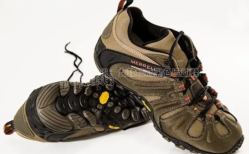 米兰·全站app登录app百度取证2024 潮流风尚：女款增高黑色运动鞋
，引领时尚风潮