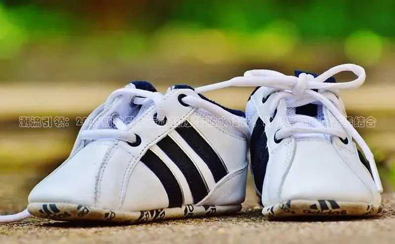 潮流引领：2025新款男士运动鞋爆款-防水设计，时尚与实用的完美结合